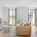 Ave Liberdade Restauradores Deluxe Suite